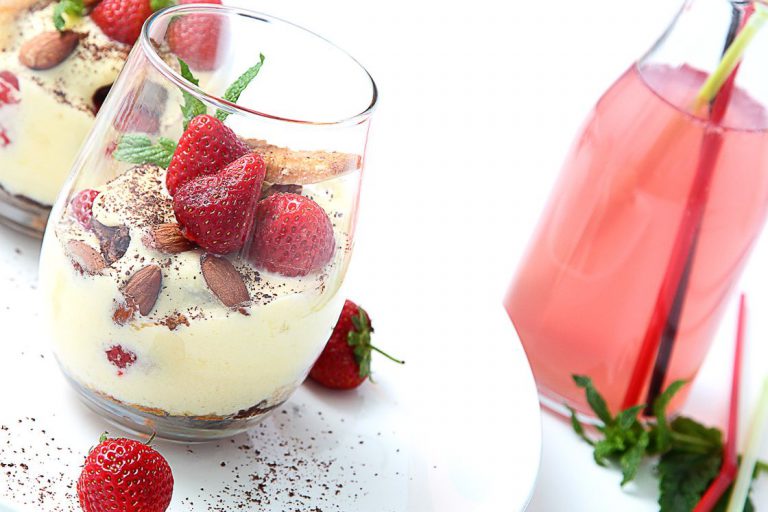 tiramisu z truskawkami